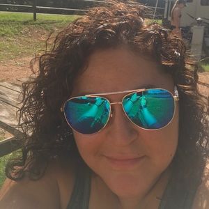 Meet your Posher, Cecilia